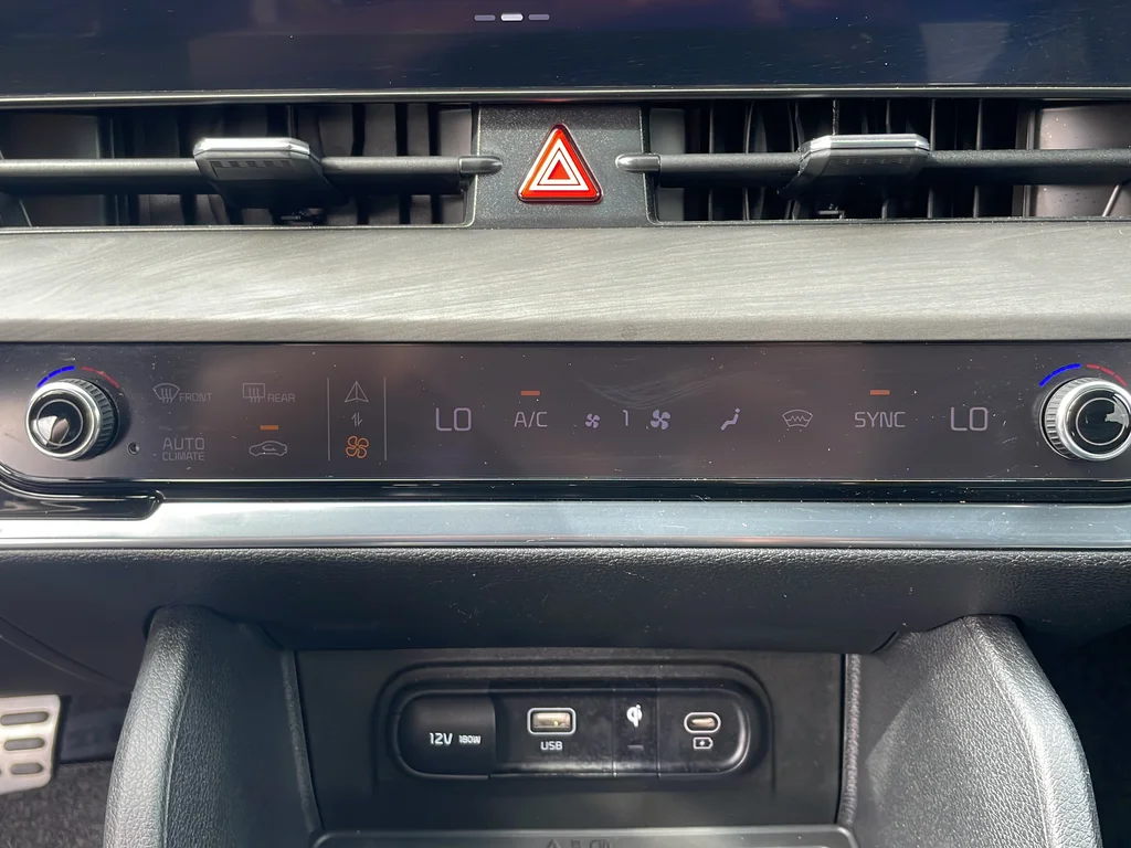 Used 2023 Black Kia X-Pro Prestige image 21