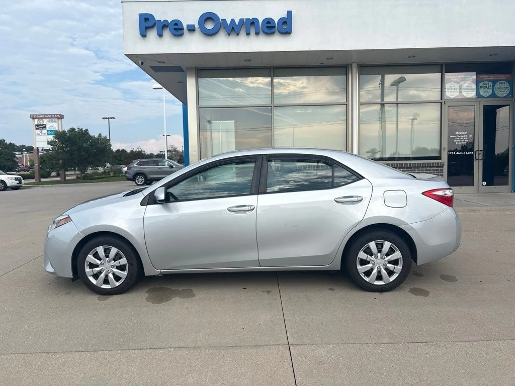 Used 2016 Silver Toyota LE image 8
