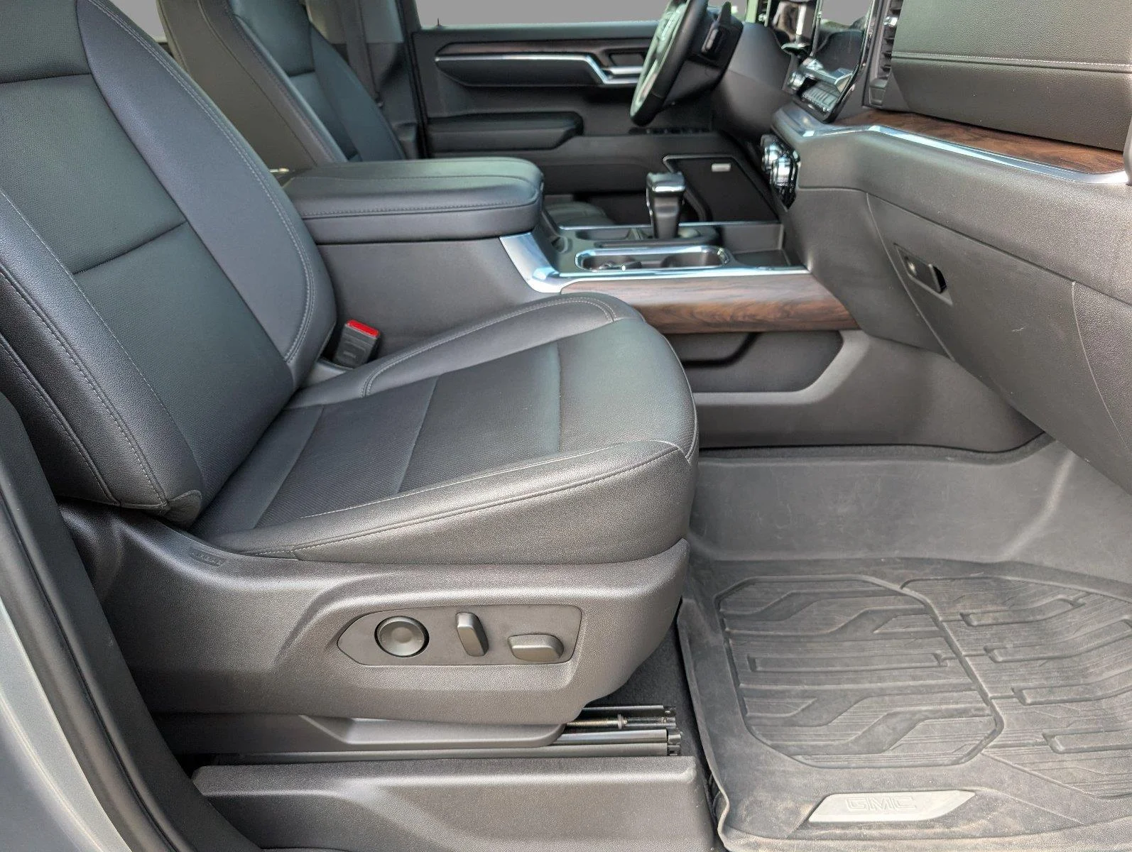 Used 2023 STERLING METALLIC GMC SLT image 42