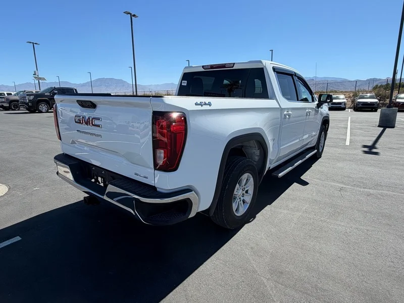 Used 2024 Summit White GMC SLE image 3