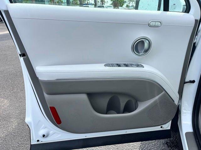 New 2026 White Hyundai SEL Premium FWD image 10