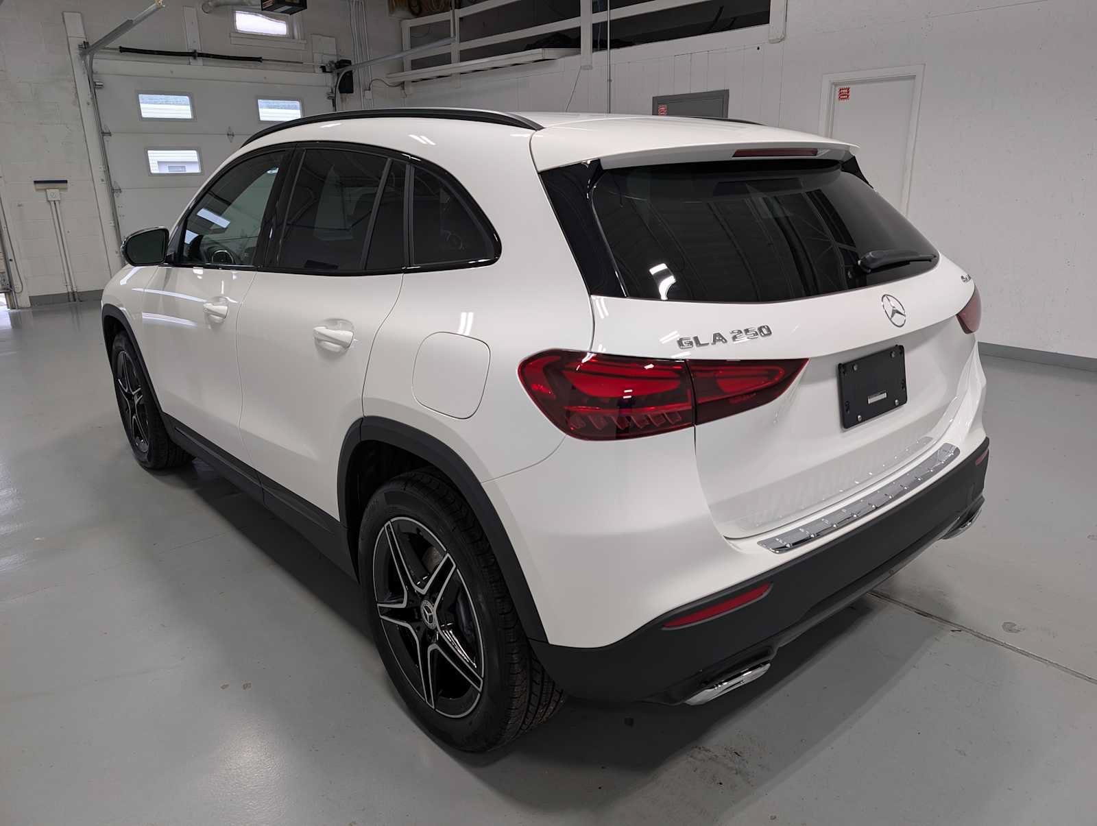 New 2026 Polar White Mercedes-Benz GLA 250 image 9