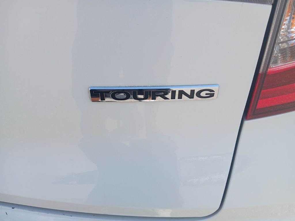 Used 2020 White Honda Touring image 11