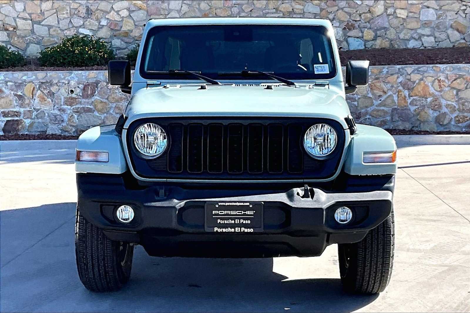 Used 2024 Earl Clearcoat Jeep Sport S image 10