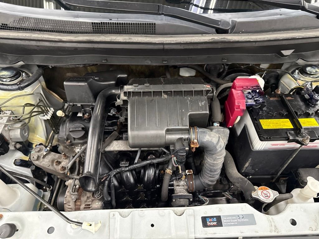 Used 2019 White Mitsubishi LE image 12