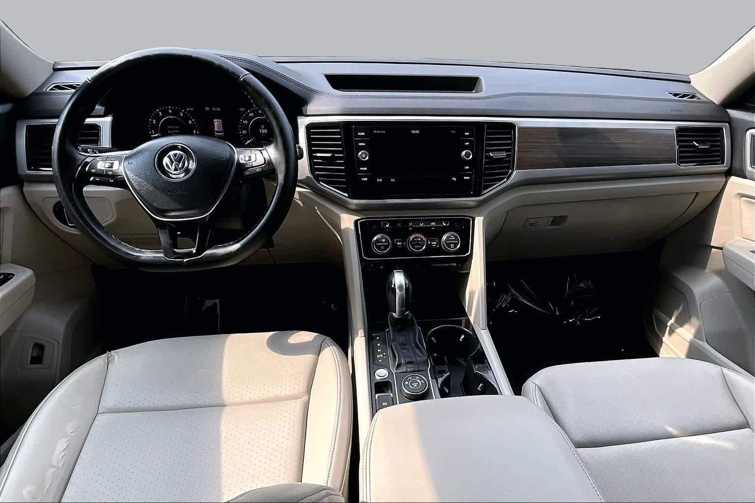 Used 2019 Deep Black Pearl Volkswagen 3.6L V6 SEL image 16
