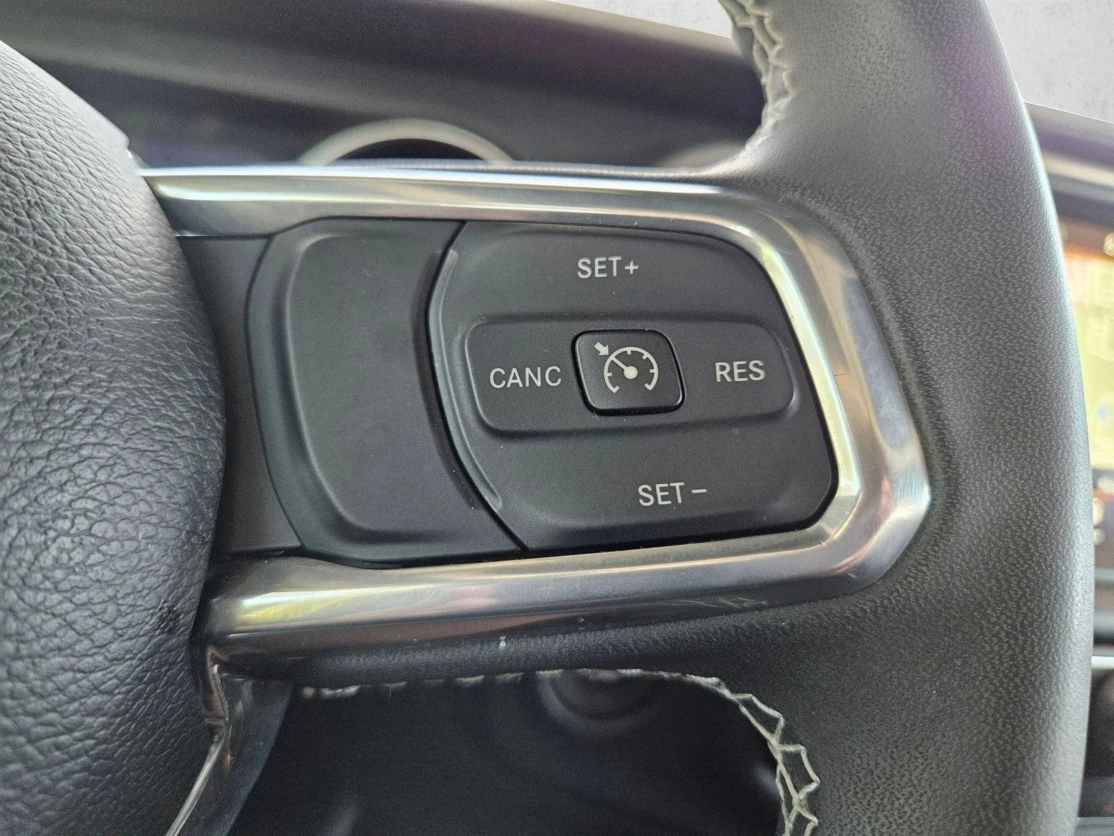 Used 2023 High Velocity Clearcoat Jeep Sahara image 23