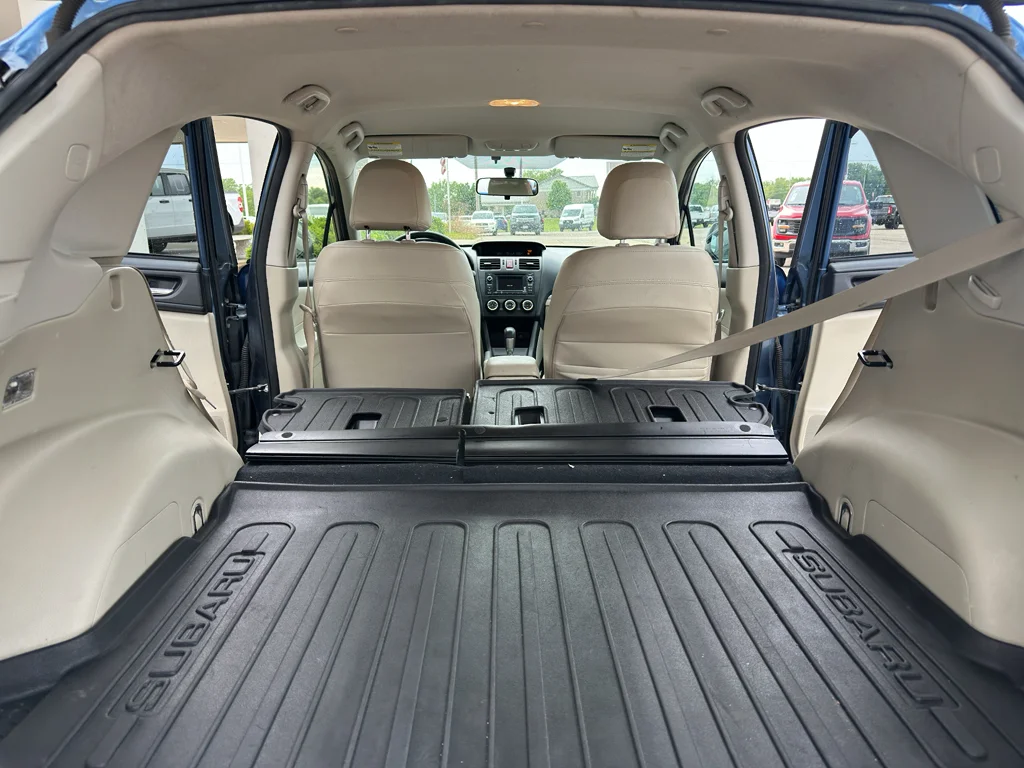 Used 2014 Quartz Blue Pearl Subaru Limited image 30