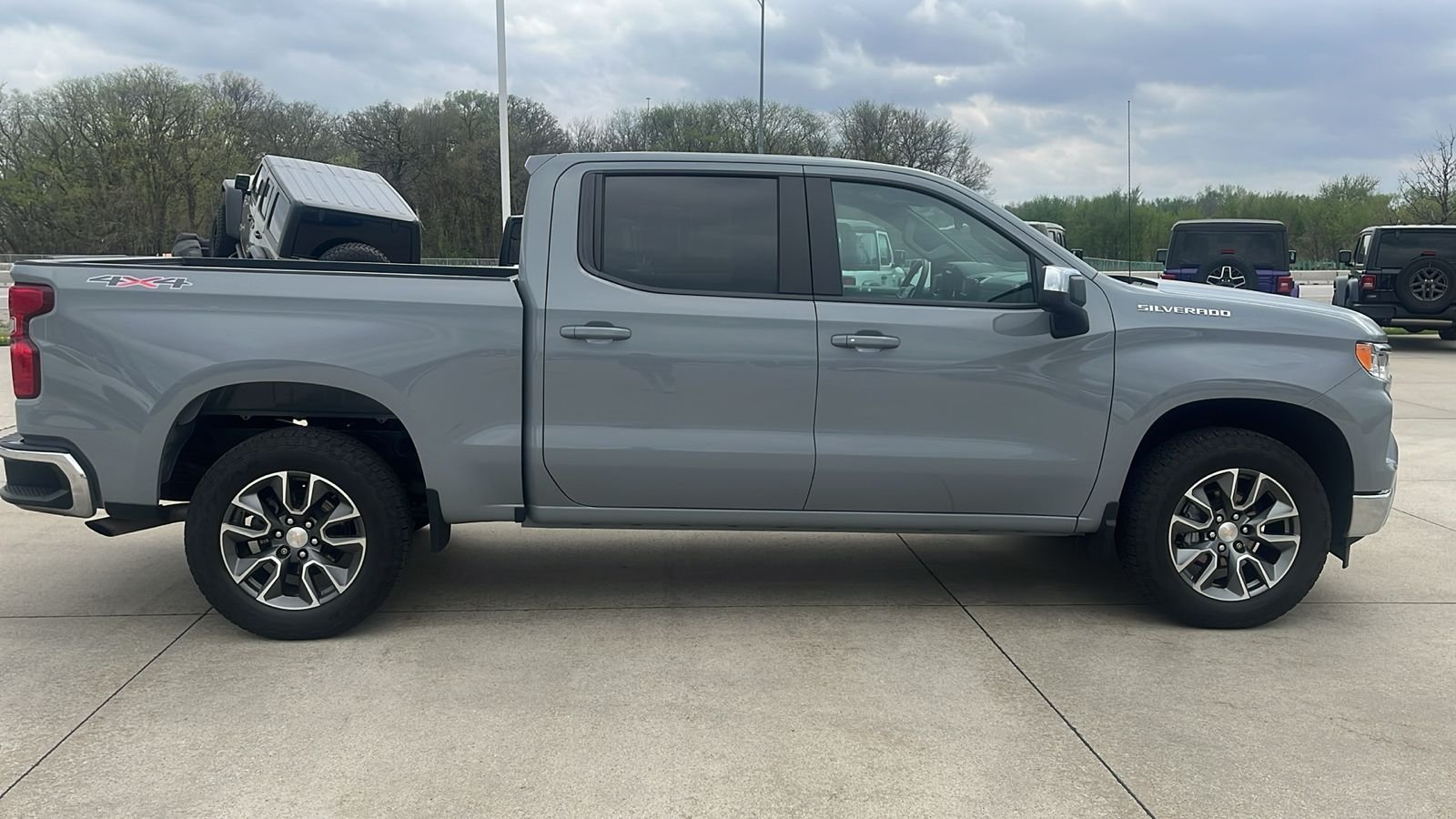 Used 2024 Gray Chevrolet LT image 9