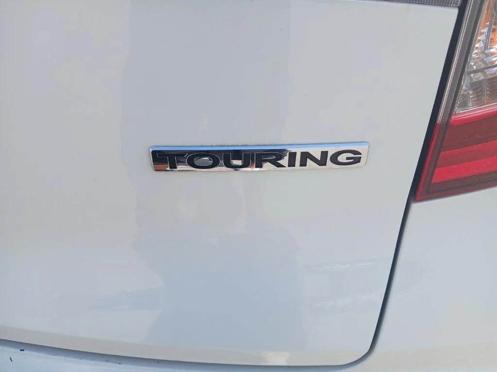 Used 2020 White Honda Touring image 11