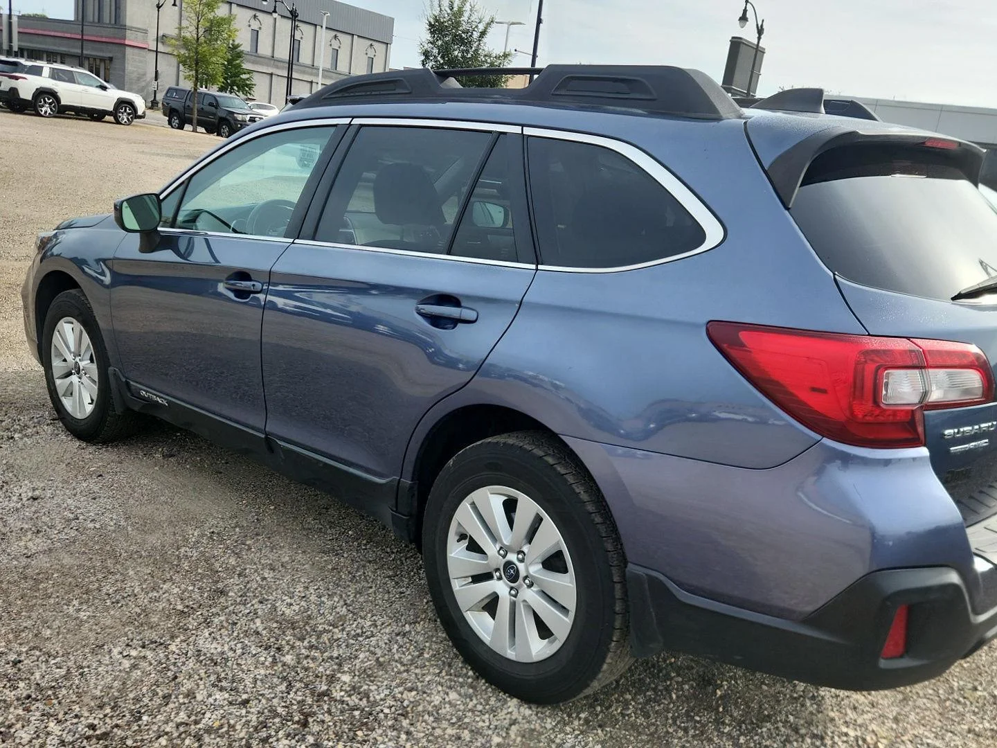 Used 2018 Twilight Blue Metallic Subaru Premium image 6