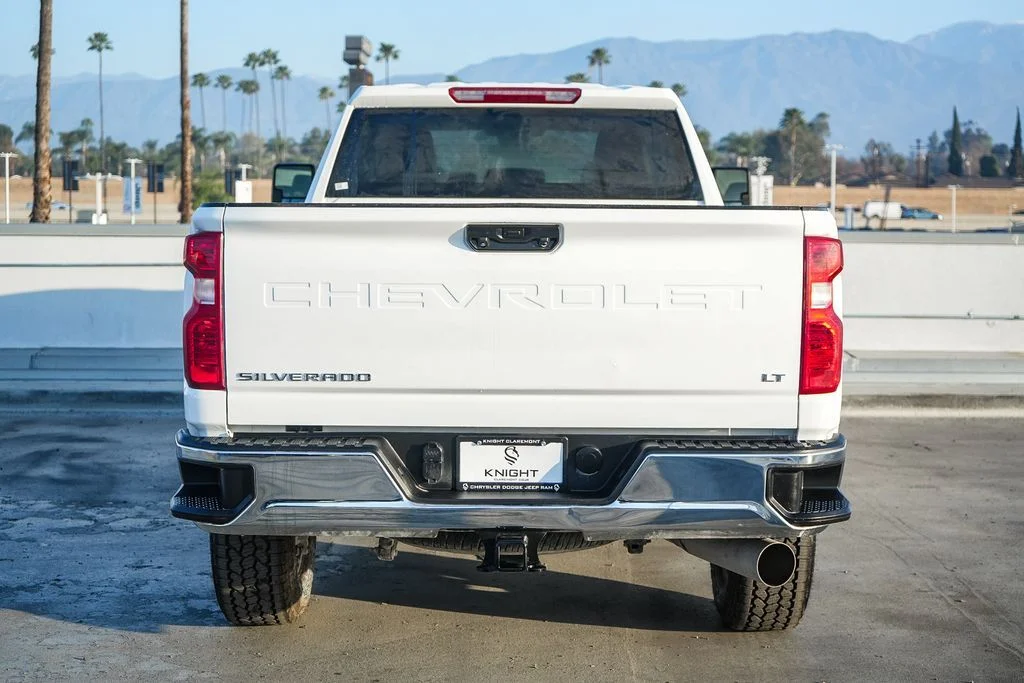 Used 2025 White Chevrolet LT image 8