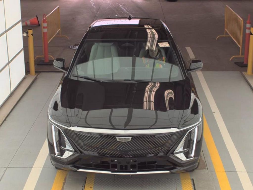 Used 2024 Cadillac LYRIQ Luxury 2 with VIN 1GYKPRRL6RZ111466 for sale in Akron, OH