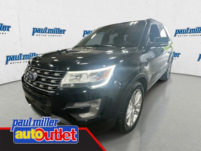 Used 2017 Black Ford XLT image 1