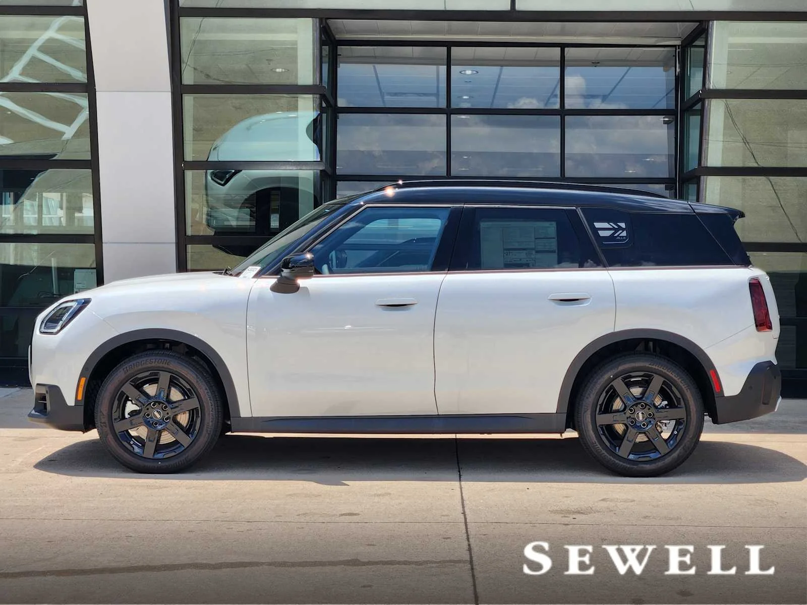 New 2027 Nanuq Whit MINI Oxford Edition image 2