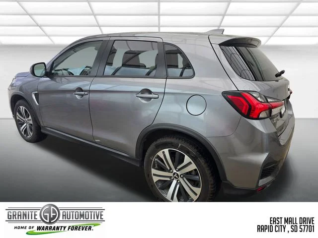 Used 2024 Silver Mitsubishi  image 3