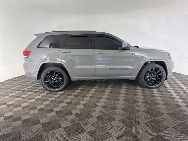 Used 2020 Gray Jeep Altitude image 4