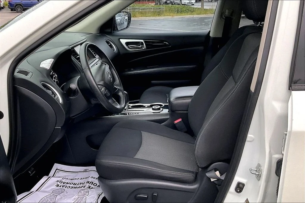 Used 2018 White Nissan SV image 28