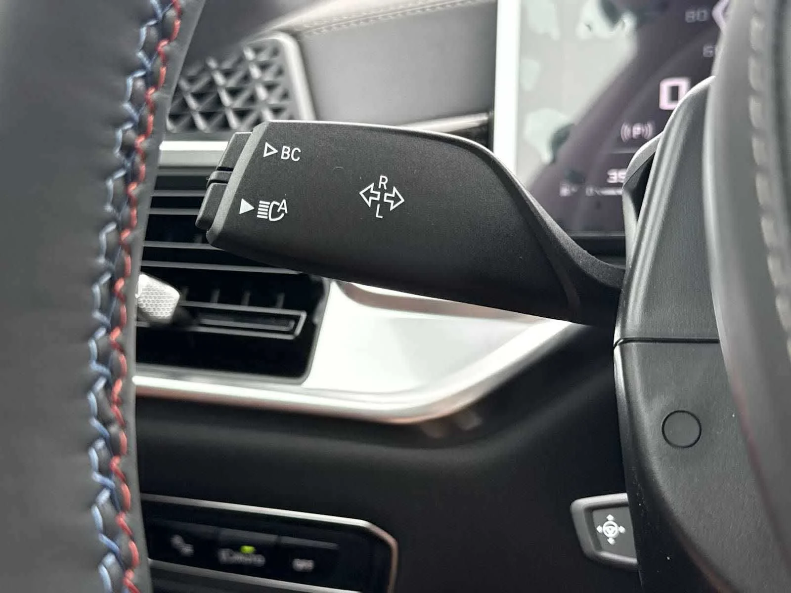 New 2026 Skyscraper Grey Metallic BMW M60i image 29