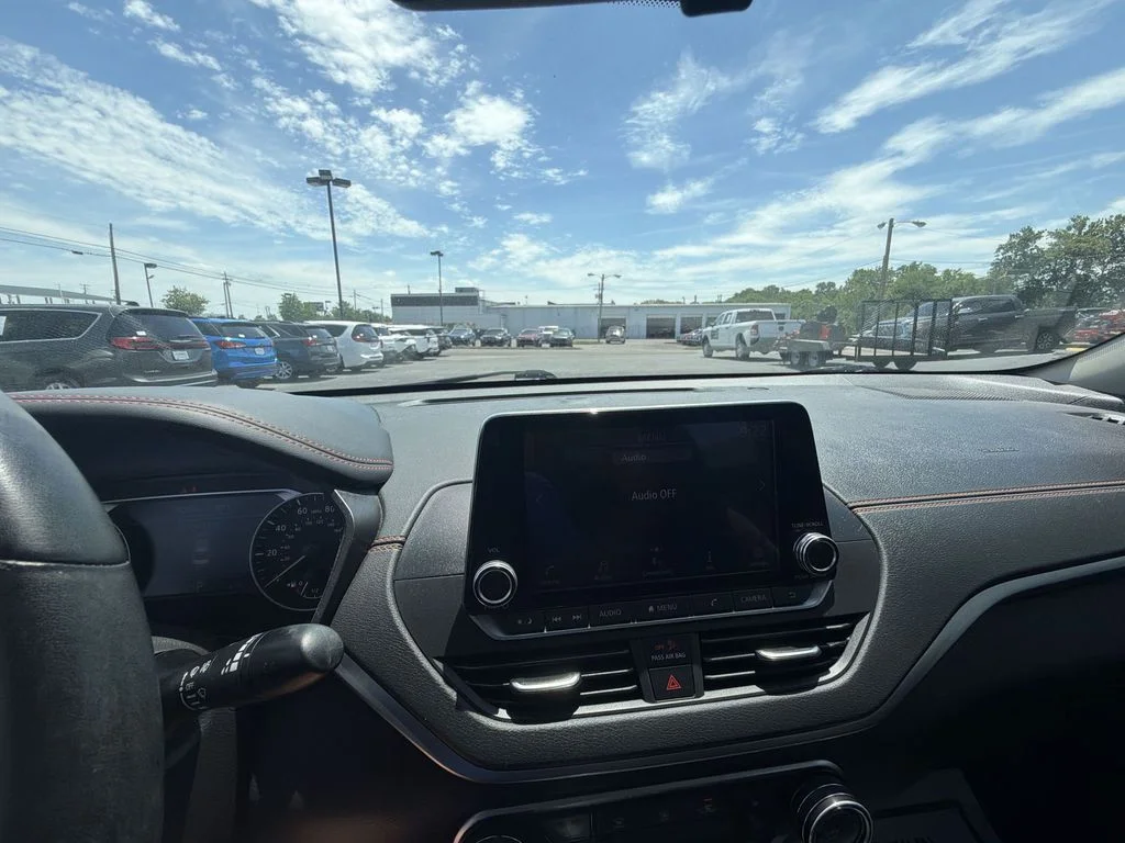 Used 2020 Black Nissan 2.5 SR image 15