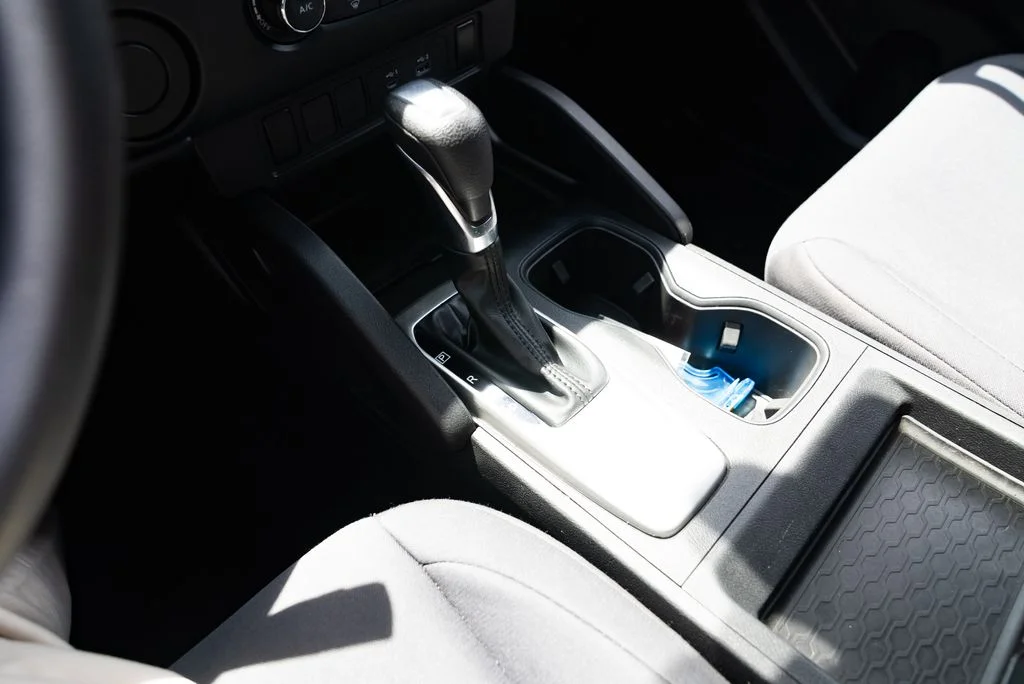 Used 2022 White Nissan S image 15
