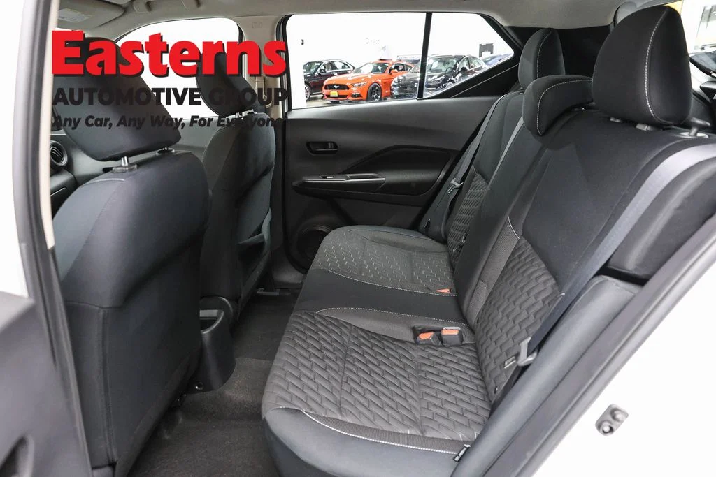 Used 2022 White Nissan S image 20