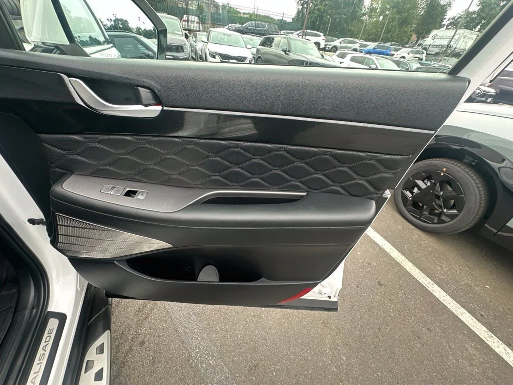 Used 2022 White Hyundai Calligraphy image 31