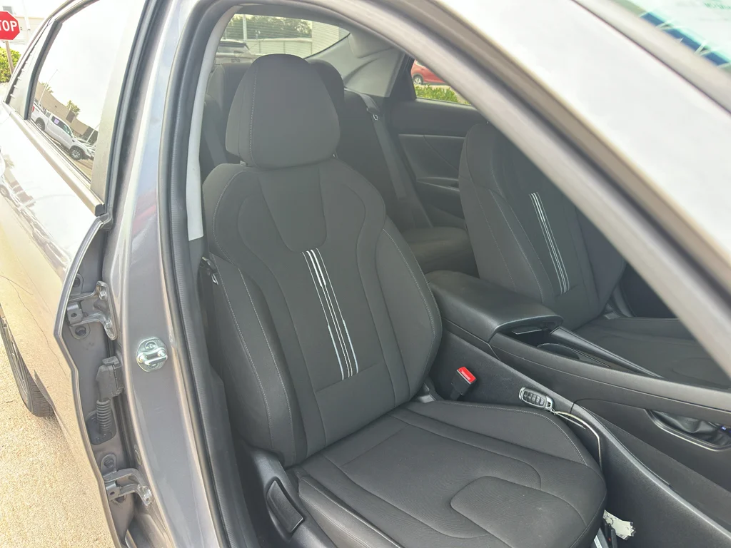 Used 2023 Fluid Metal Hyundai Blue image 31