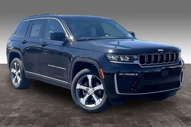 New 2026 Diamond Black Crystal Pearl-Coat Exterior Paint Jeep Limited image 2