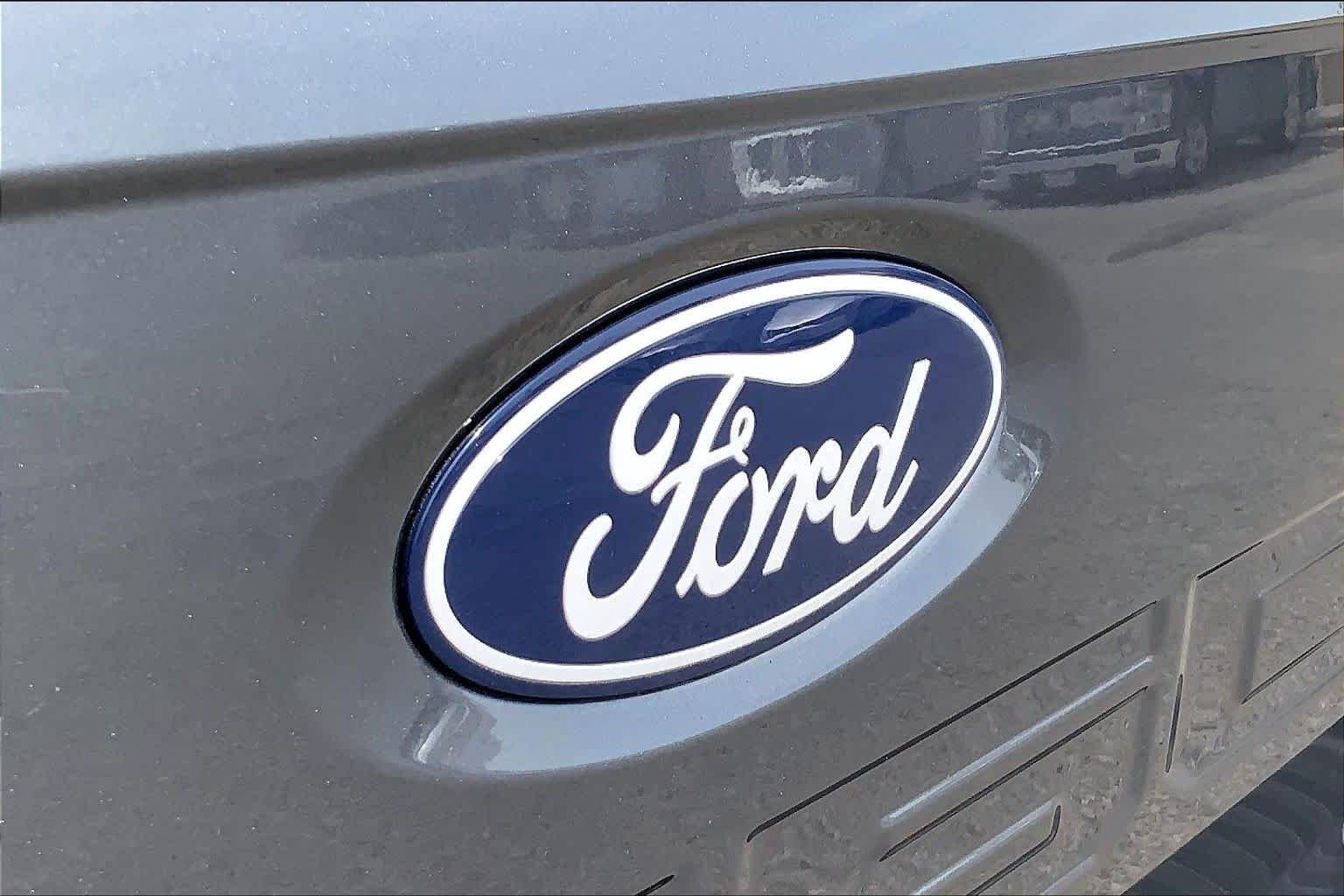 Used 2025 Carbonized Gray Metallic Ford XLT image 10