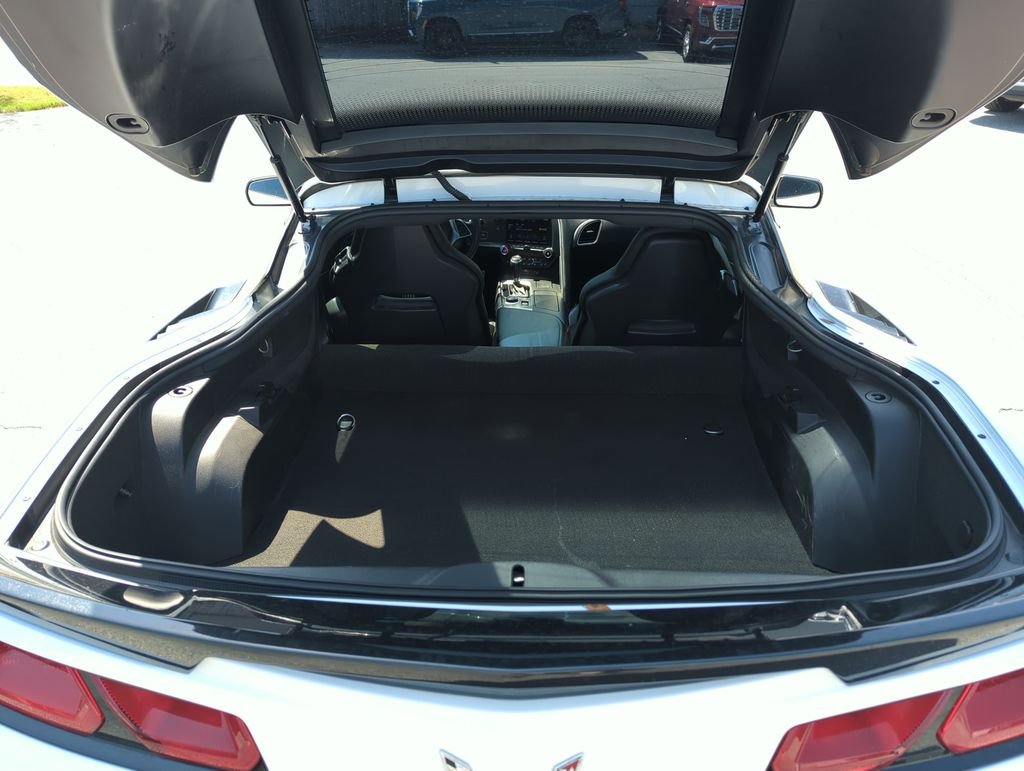 Used 2015 White Chevrolet Stingray Z51 image 23