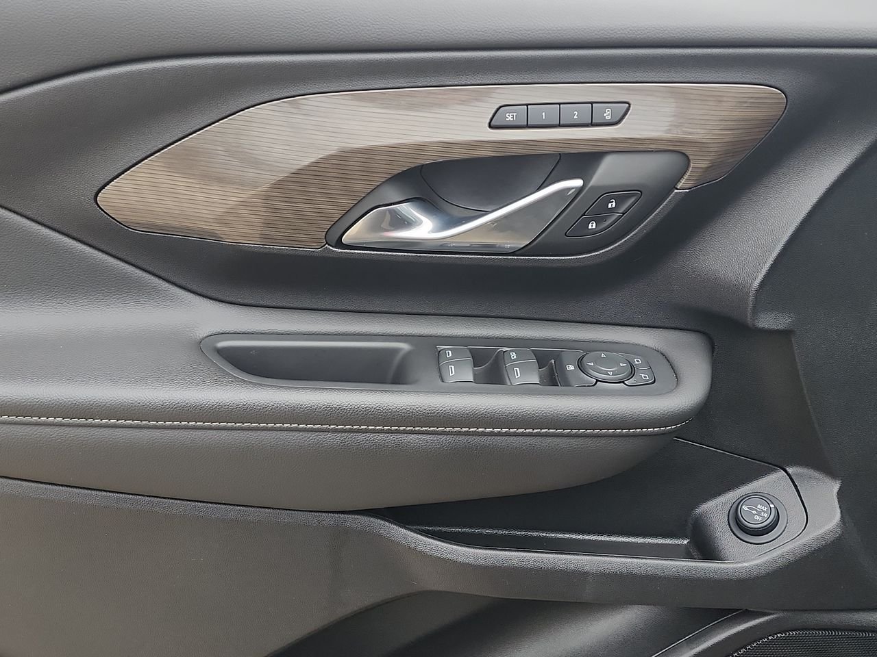Used 2023 EBONY TWILIGHT METALLIC GMC Denali image 13