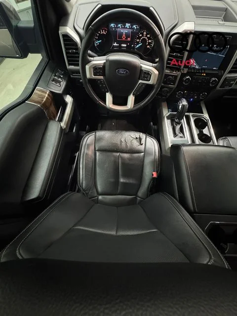 Used 2018 Gray Ford Lariat image 30