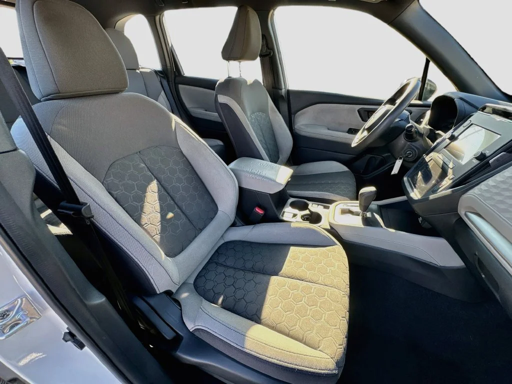 Used 2025 White Subaru Base image 32