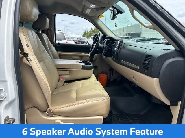 Used 2011 White Chevrolet LT image 12