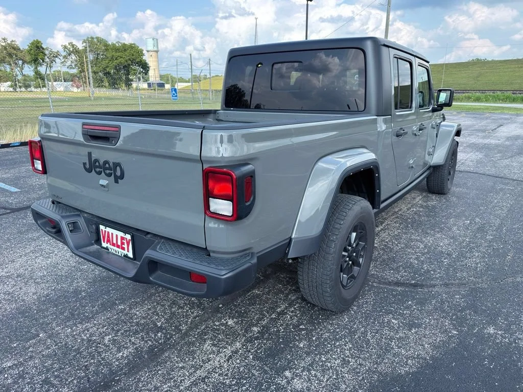 Used 2022 Gray Jeep Willys image 12