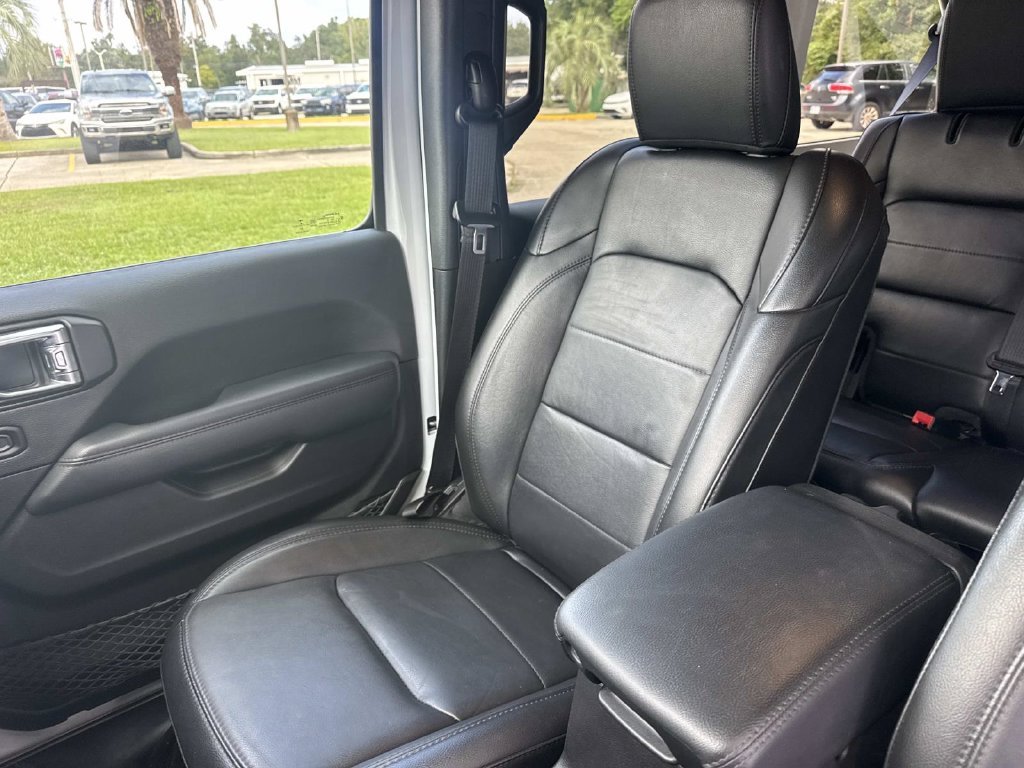 Used 2023 White Jeep Altitude image 33