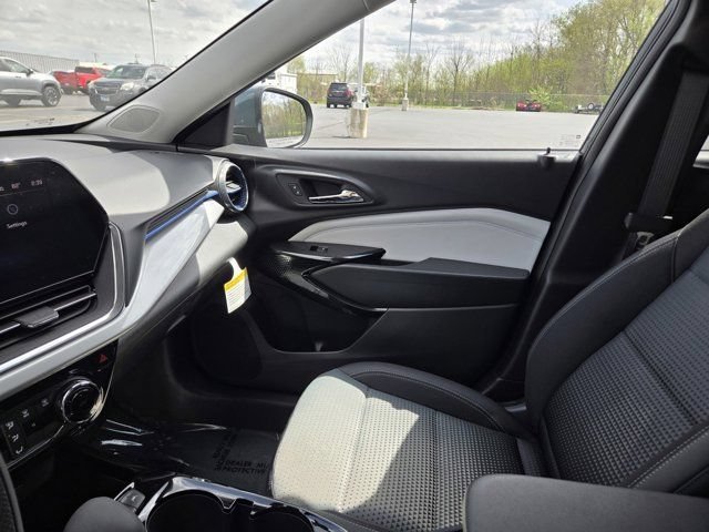 2026 Chevrolet Trax LT - Photo 8