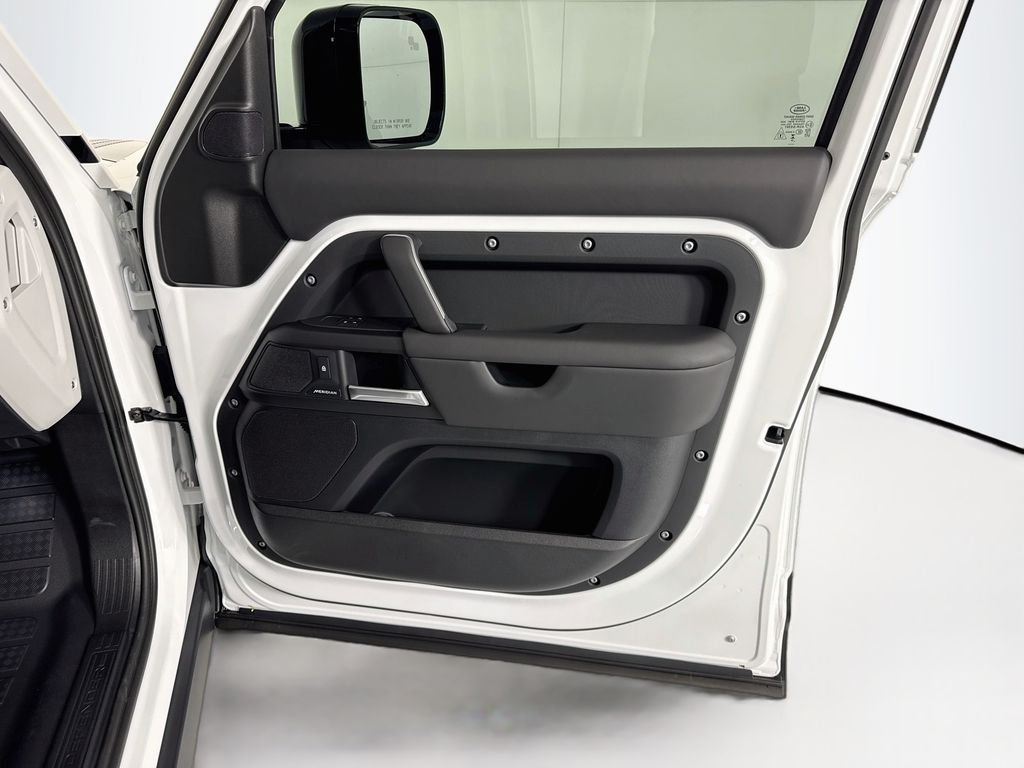 New 2026 Fuji White Land Rover S image 27