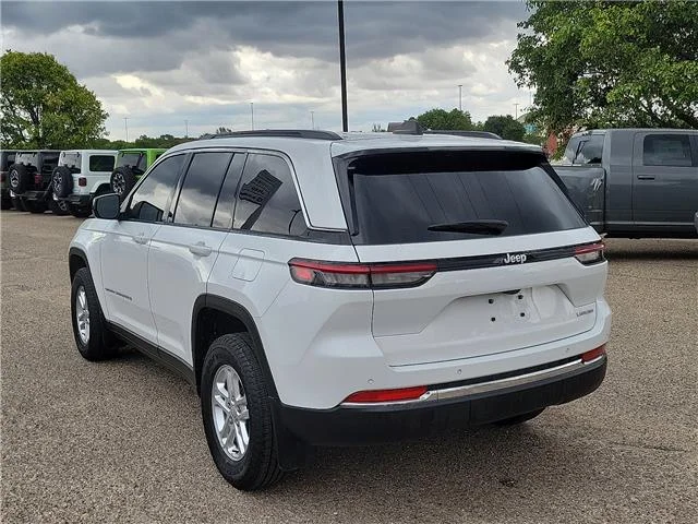 Used 2025 White. Jeep Laredo 4x2 image 3