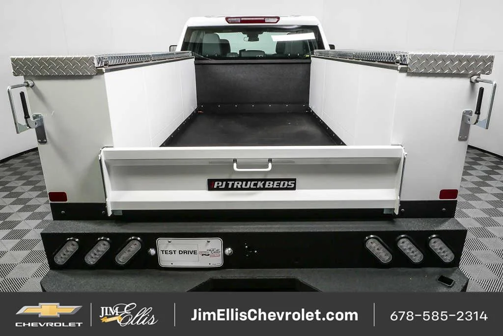 New 2026 Summit White Chevrolet WT image 24