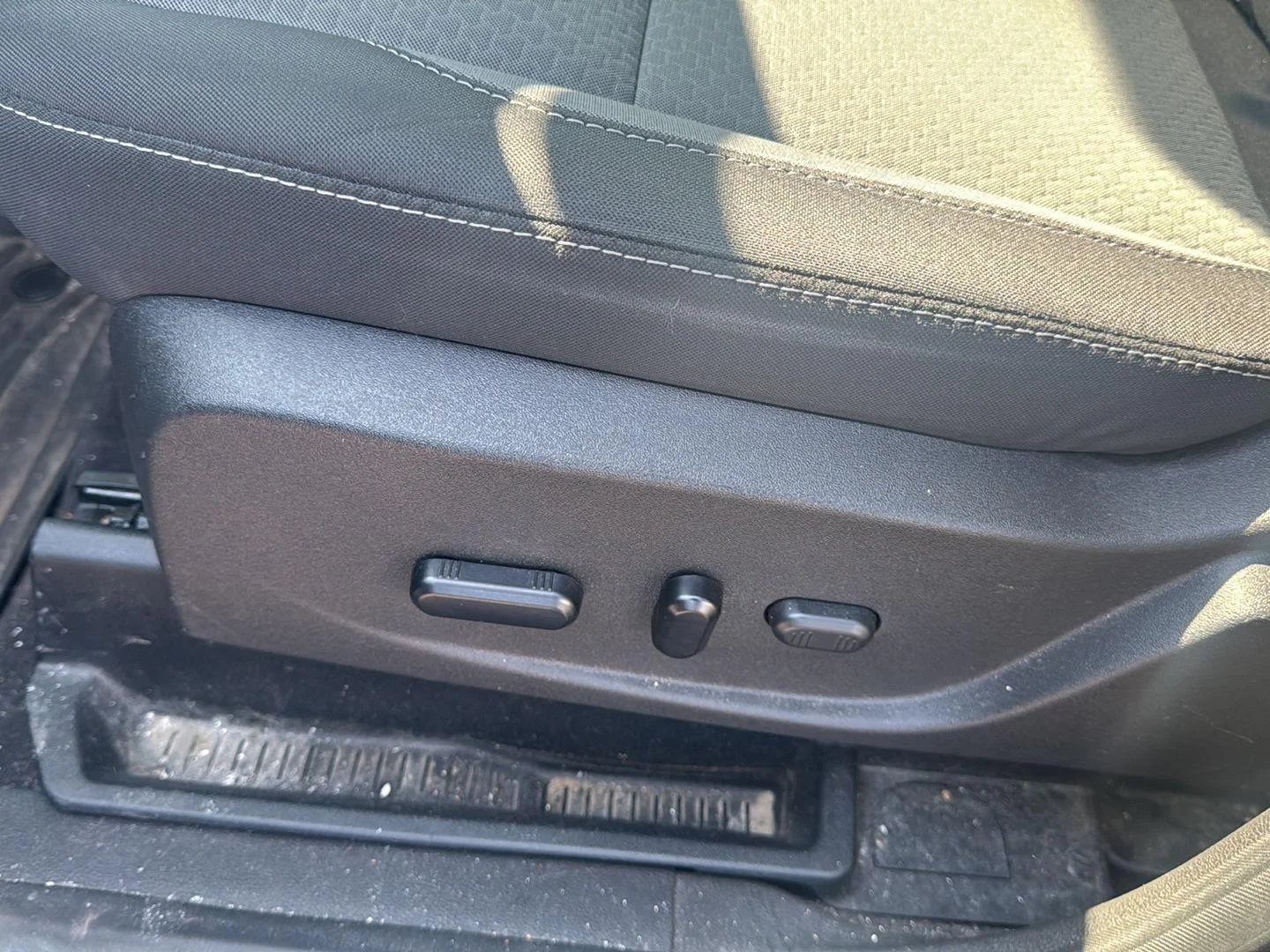 Used 2019 Agate Black Ford SE image 7