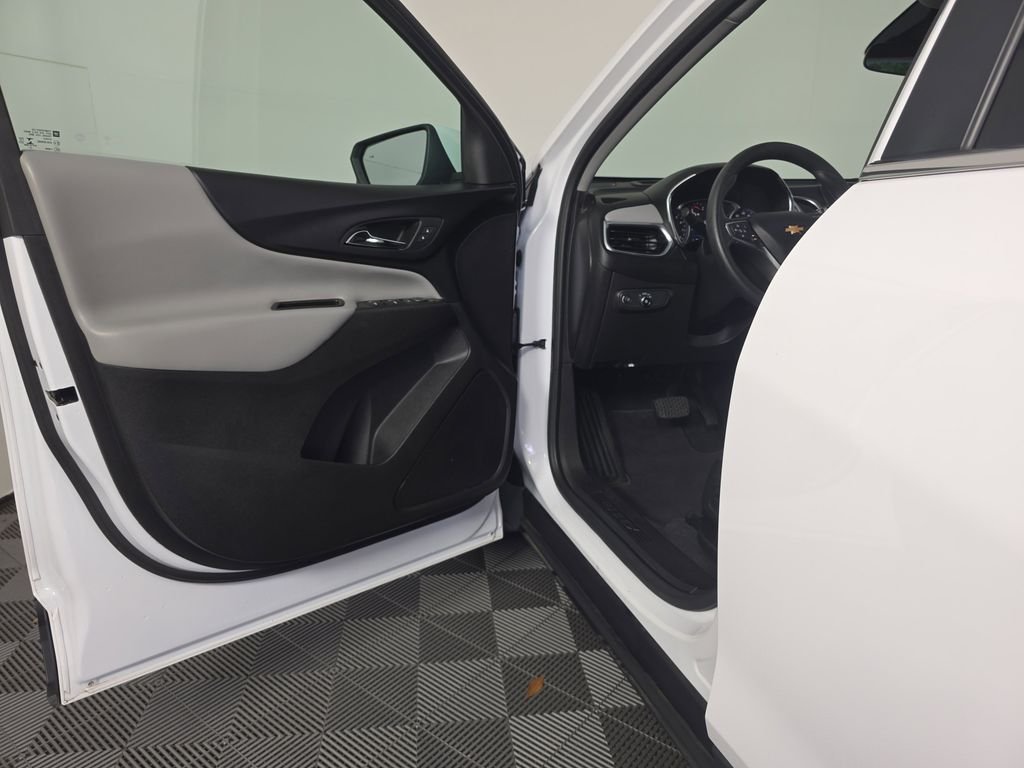 Used 2022 White Chevrolet LT image 17