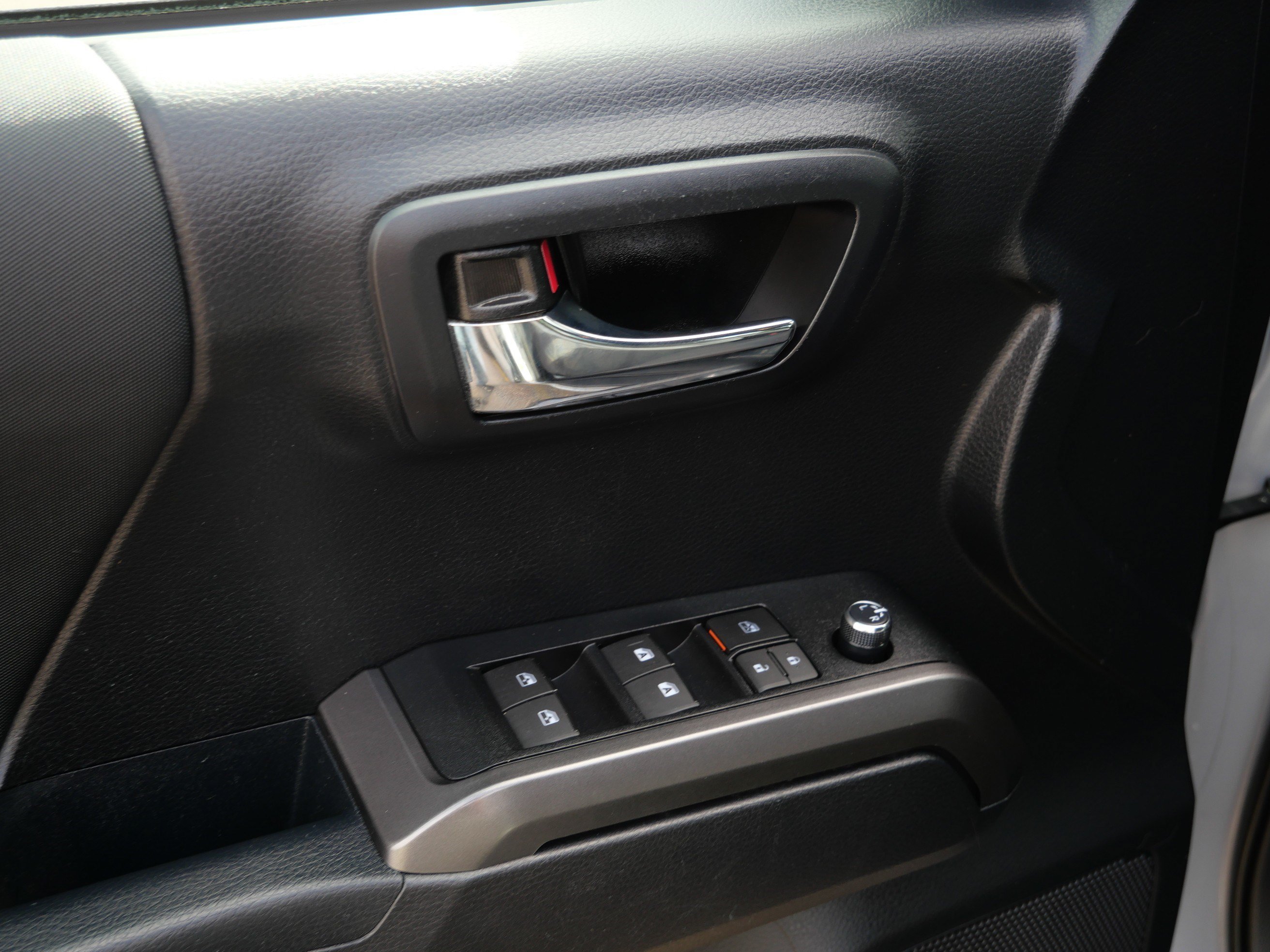 Used 2018 Magnetic Gray Metallic Toyota SR5 image 20