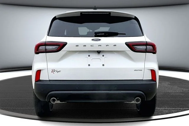 New 2026 Star White Metallic Tri-coat Ford ST-Line image 4