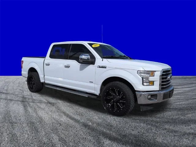 Used 2017 Oxford White Ford XLT image 2