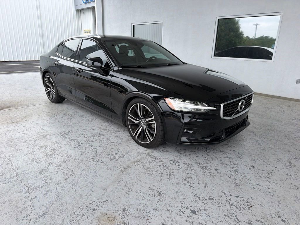 2020 Volvo S60 T5 R-Design's photo