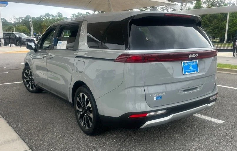 Used 2024 White Kia EX image 4