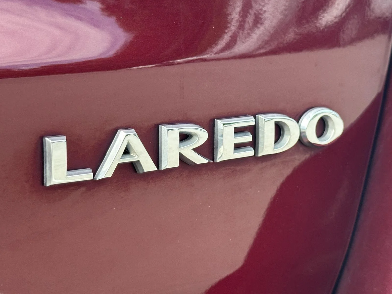 Used 2017 Velvet Red Pearlcoat Jeep Laredo image 14