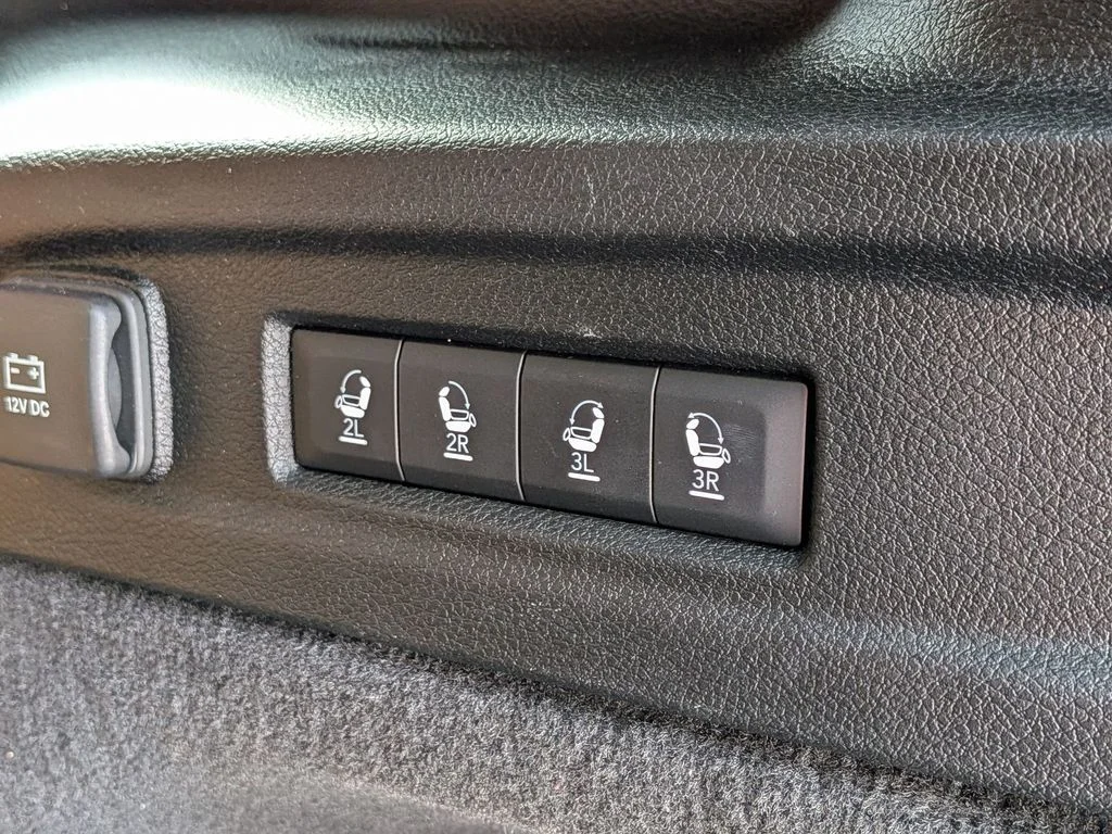 Used 2022 Black Jeep Summit image 8